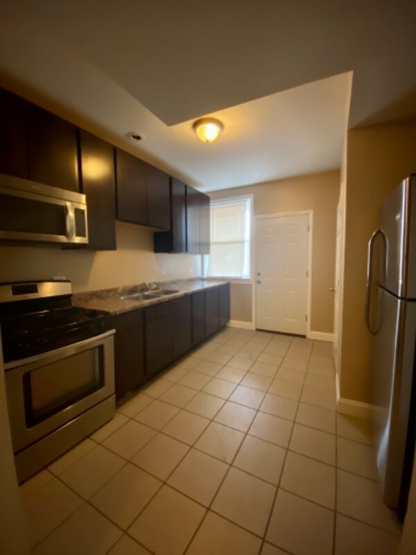 7839 S Essex Ave unit 3s, Chicago, IL 60649 - photo 1