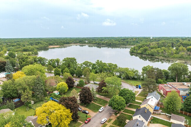 Beaver Lake and Beaver Lake Park are conveniently located on the northeast edge of Beaver Lake Heights.