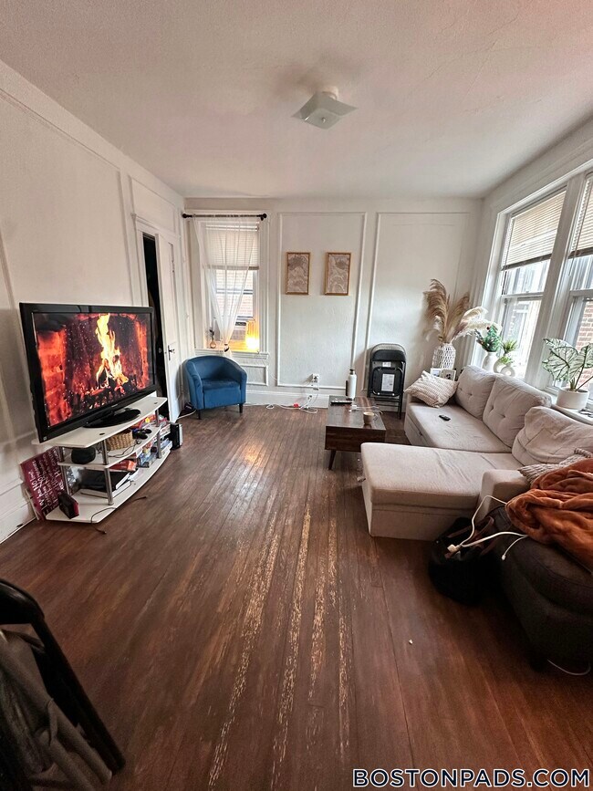 9 James St Unit 5, Brookline, MA 02446