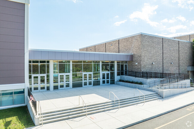 Welcome to New London High School MultiMagnet School located in New London, CT.