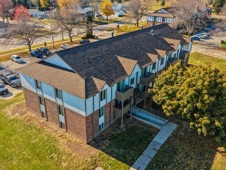 1703 Cedar Grove Dr, Manitowoc, WI 54220