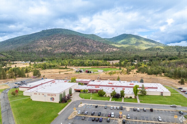 Niche gives North Valley High School a B rating for being diverse.