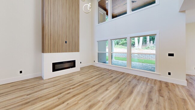 2808 S Arbor Dr, Gainesville, GA 30507 - photo 2