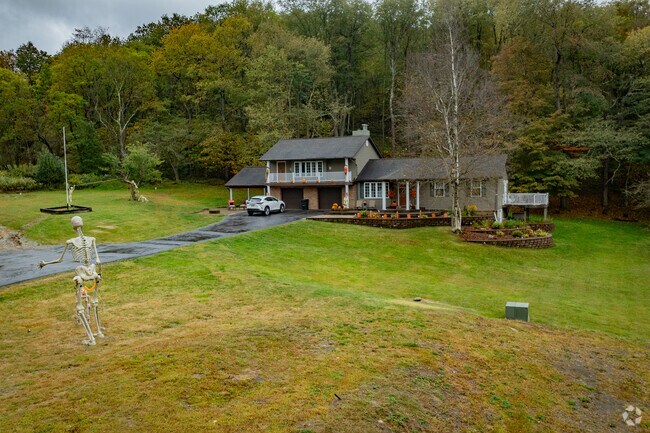 Residents of Ogle enjoy decorating for the holidays.