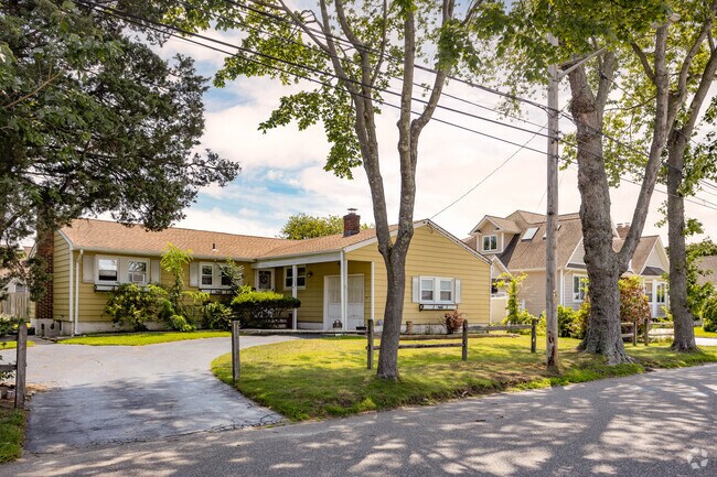Ranch style homes are often set back off the roadway a little bit in Copiague, NY.