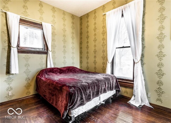 349 W Broadway St, Greenwood, IN 46142 - photo 4