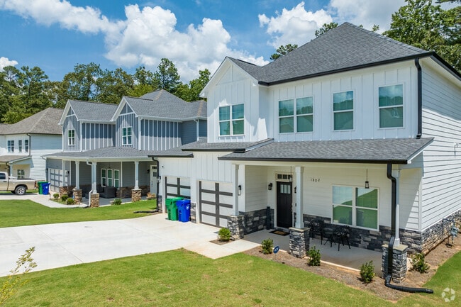 Larger homes can also be found in the Redan.