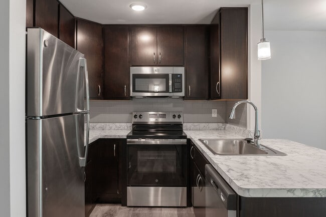 Pine Ridge, Cincinnati, OH 45211 - photo 3