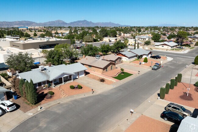 Many neighborhoods in Pico Norte find homes in cul de sacs.