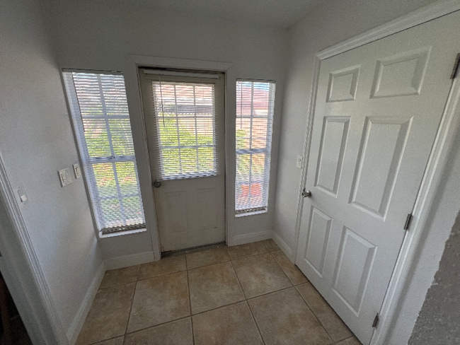 2722 SE 16th Place unit A, Cape Coral, FL 33904 - photo 2