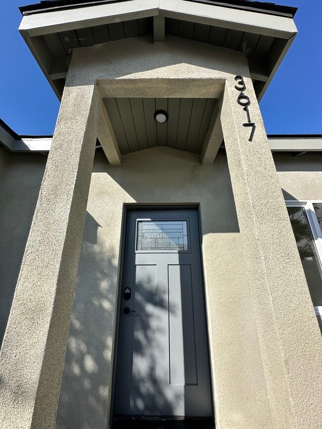 3617 W Victory Blvd, Burbank, CA 91505 - photo 2