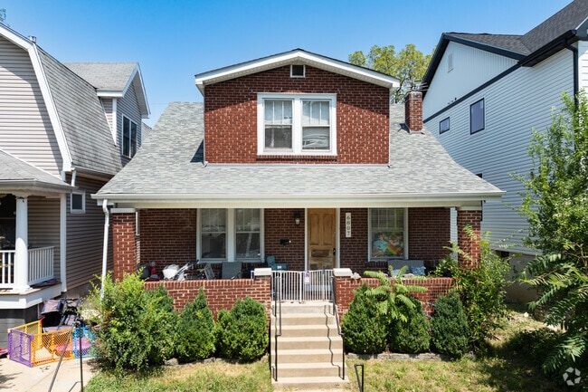 Older single-story brick homes line the quiet streets of Hi-Pointe.