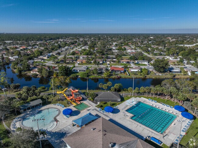 One of the neighborhood jewels, Golden Gate Community Park has an impressive public pool.