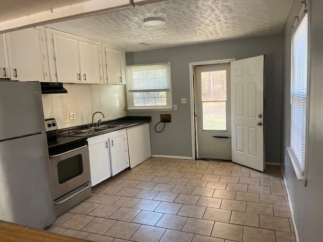 212 Preston Ave, Fayetteville, NC 28301 - photo 4