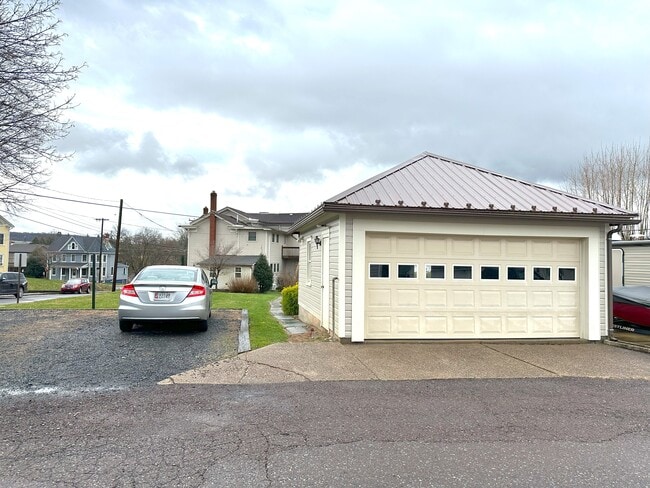 573 Bloom St unit 101, Danville, PA 17821 - photo 3