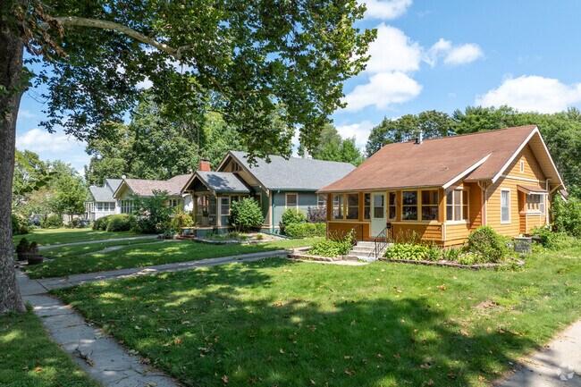 Rows of quaint bungalows can be seen throughout Waveland Park.