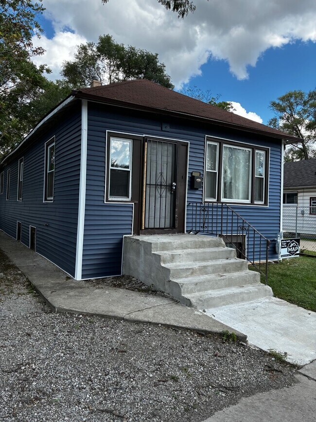 10741 S Glenroy Ave, Chicago, IL 60643