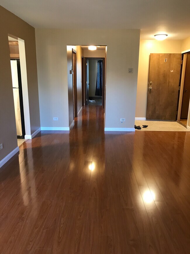 7010 Newport Dr, Woodridge, IL 60517 - photo 3