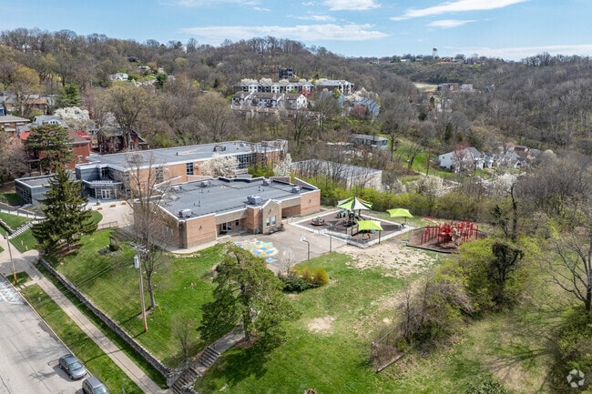 Grandview Elementary School educates Fort Thomas residents in grades K-5.