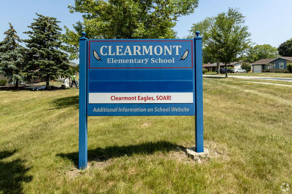 Clearmont Elementary School serves students in grades K-5.
