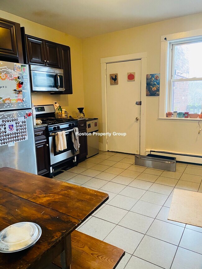 137 Saint Alphonsus St unit 3, Roxbury Crossing, MA 02120 - photo 4