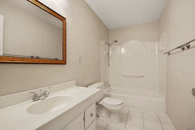 711 E Brick St, Centralia, MO 65240 - photo 4