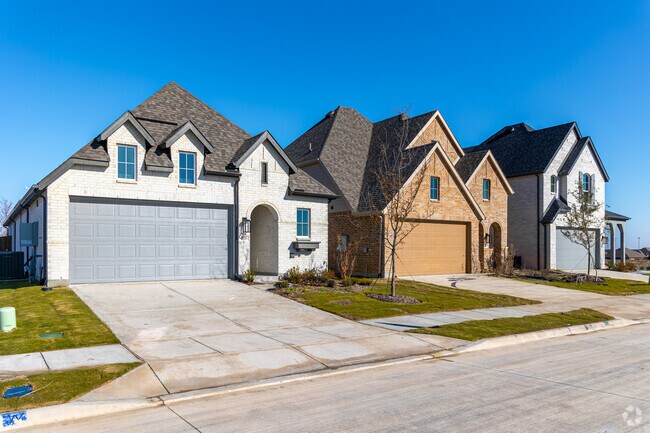 Royse City boasts large, modern new homes with spacious layouts and contemporary designs.