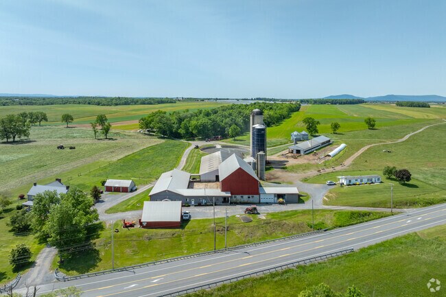 Large farms and open land dominate the landscape of Saint Thomas.