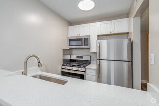 1606 Pinecroft Rd, Greensboro, NC 27407