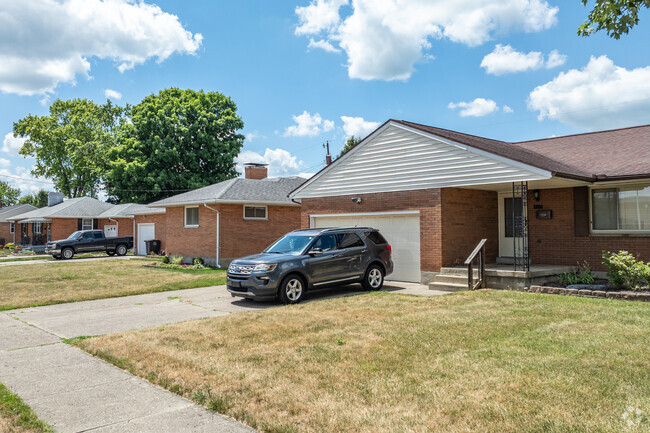 West Carrollton offers residents older ranch style homes throughout the neighborhood.