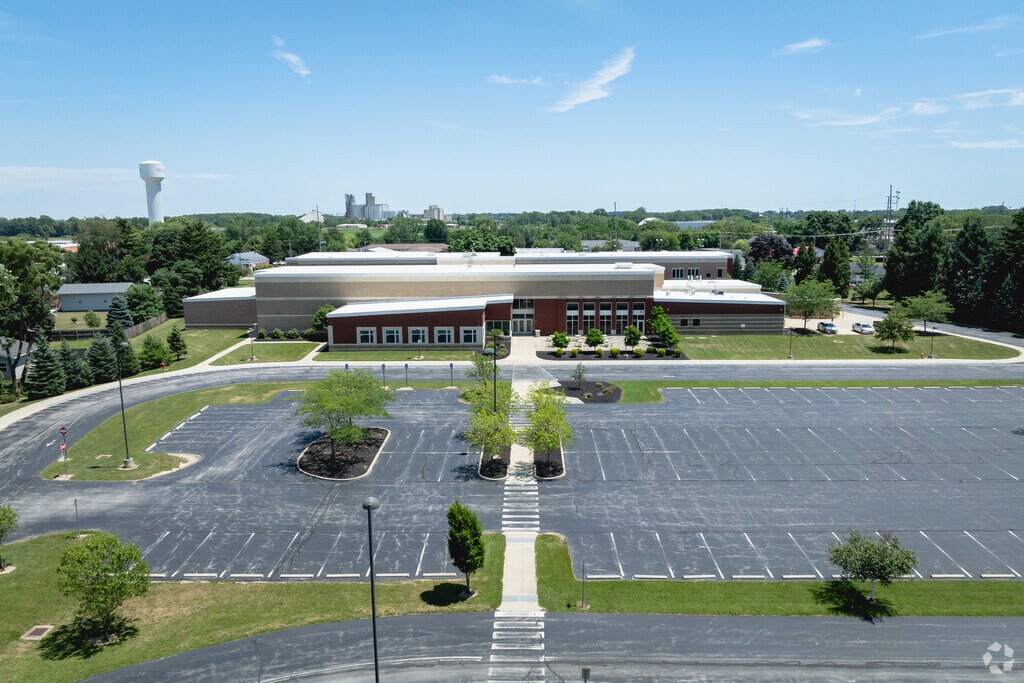 Bellevue Middle School welcomes new students.