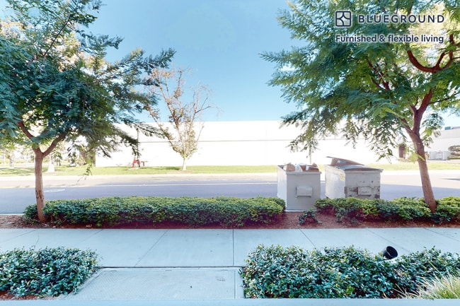 2777 Alton Pkwy unit FL3-ID10513A, Irvine, CA 92606 - photo 4