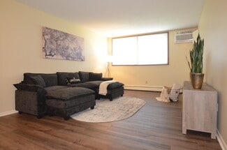 2829 Pascal St, Roseville, MN 55113