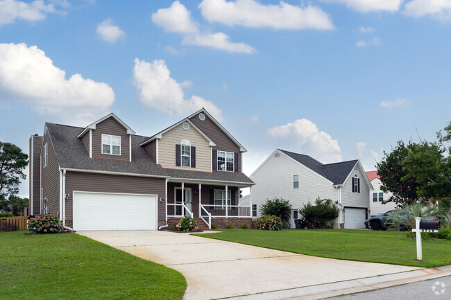 The Woods Edge neighborhood is centrally located in Wilmington, NC.