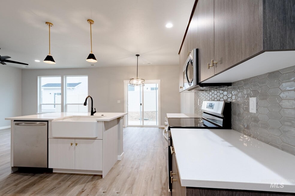 239 Caribou Ct, Horseshoe Bend, ID 83629 - photo 1