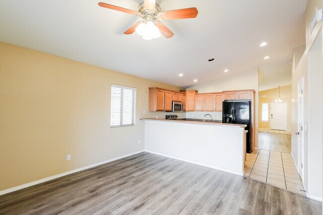 10581 E Feltleaf Willow Trail, Tucson, AZ 85747 - photo 5