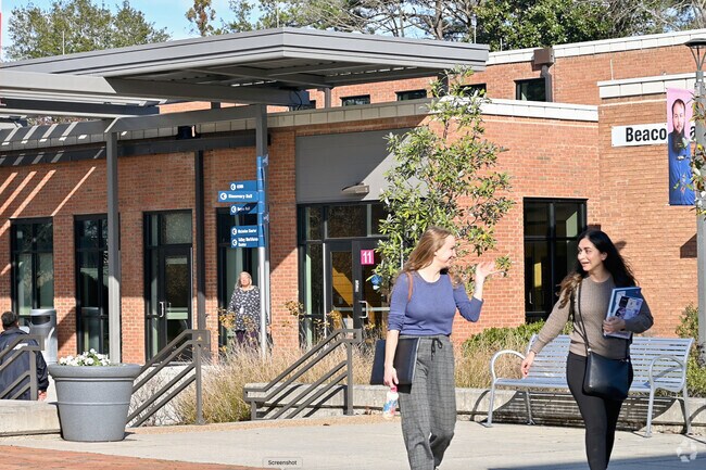 The campus of Brightpoint Community College is right in Chester and offers  80 majors.