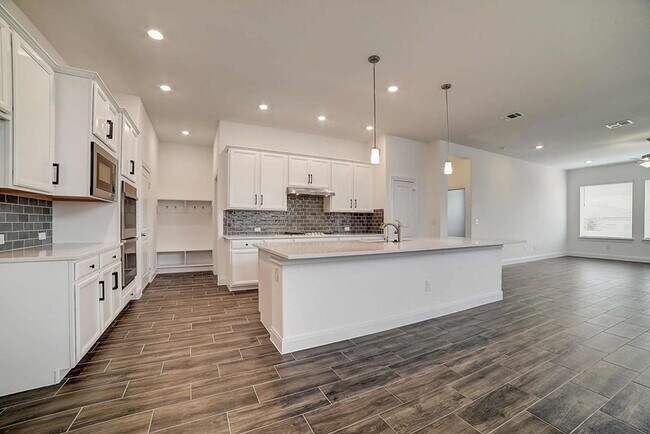 1716 Seekat Dr unit 36478085, Canyon Lake, TX 78132 - photo 7