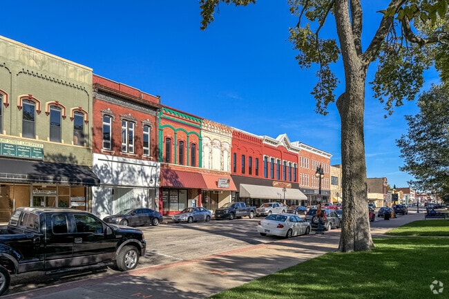 There are also several bars and pubs in downtown Pekin, where you can enjoy a drink and relax.