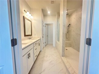 518 Healy Dr, Cumming, GA 30040