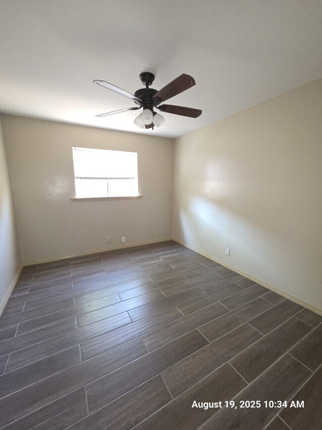 605 Bustamante St unit 1, Laredo, TX 78041 - photo 5