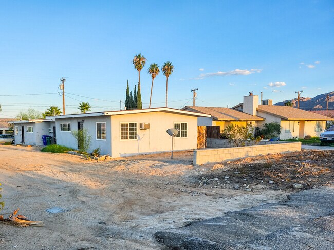 5527 Baileya Ave unit C, Twentynine Palms, CA 92277 - photo 4