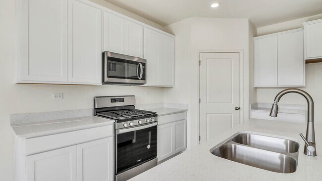 963 Sapphire Ln, Montgomery, IL 60538 - photo 6