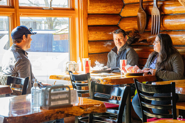 Warthog BBQ near East Fife has a family friendly atmosphere and serves up some delectable food.