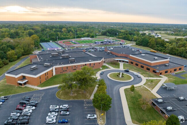 Civic Memorial High School in Bethalto gets an overall nice grade of B- from Niche.com.