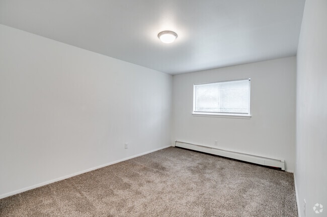 1BR, 1BA - 750SF - Renovated - Bedroom