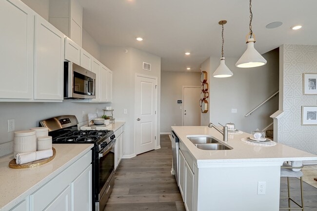 403 Comstock Rd, South Elgin, IL 60177 - photo 4