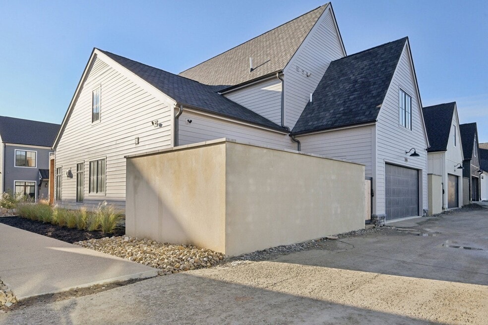 2835 Katmai Dr, Columbus, OH 43228 - photo 1