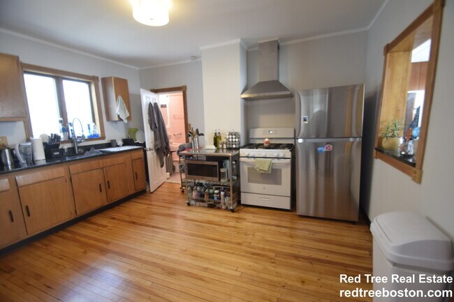 80 Carroll St unit 2, Chelsea, MA 02150 - photo 5