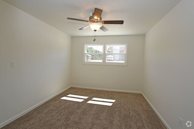 Pinecrest Apartments, Normal, IL 61761 - photo 4